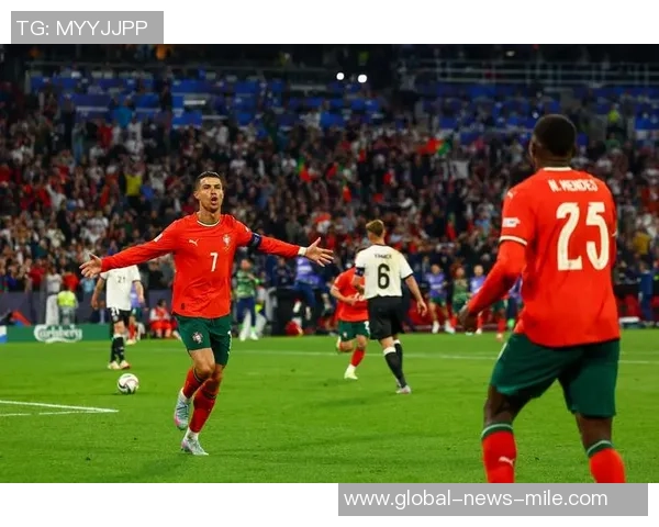 天下足球C罗测试揭秘他的足球天赋与职业生涯的精彩瞬间 天下足球C罗测试揭秘他的足球天赋与职业生涯的精彩瞬间